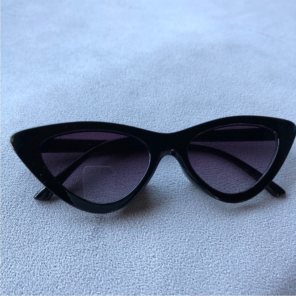 Black Cat Eye Sunglasses ~ Pink-Purple Lens ~ Brand New!
